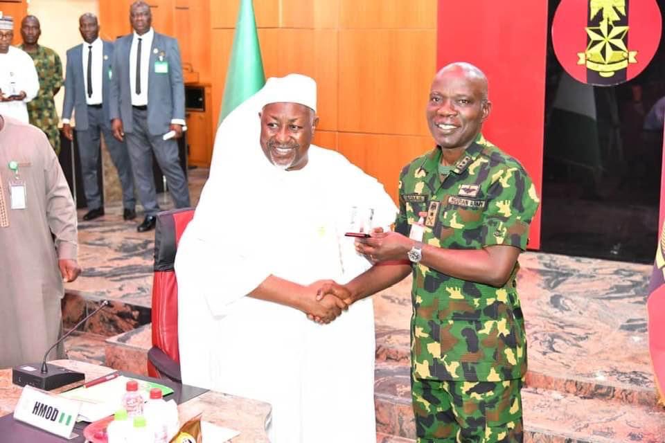 ALT="Defence Minister Mohammed Badaru Abubakar receives chief of army Staff Lieutenant General Taoreed Lagbaja at Defence HQs Abuja"